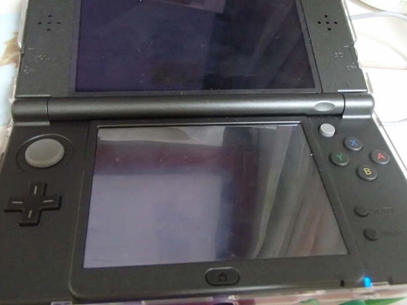New任天堂3DS LLの故障・・・電源を入れてもブラックアウトのまま 